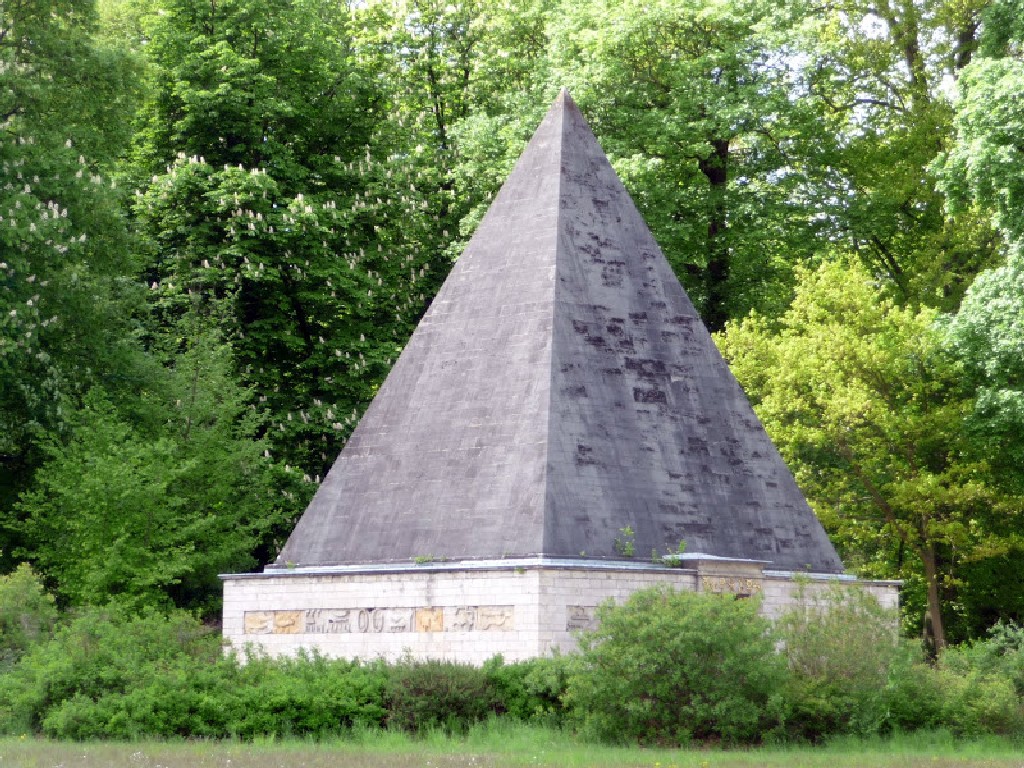 Пирамида в Новом саду