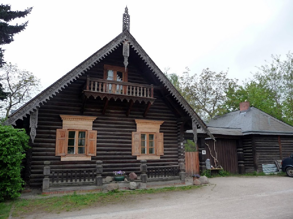 дома в русской деревне Потсдама