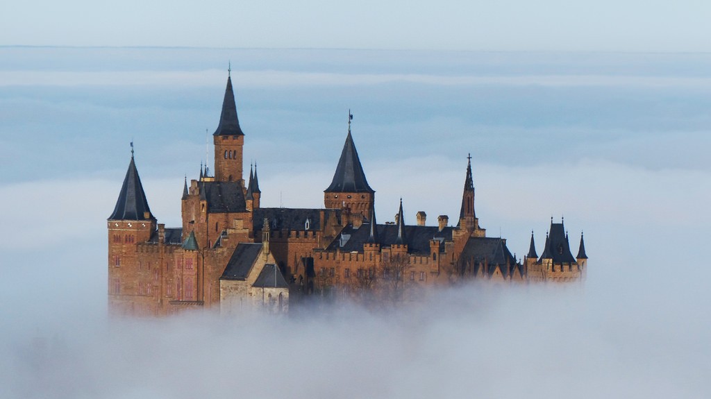 замок Гогенцоллерн, получивший романтичное название "замок в облаках"