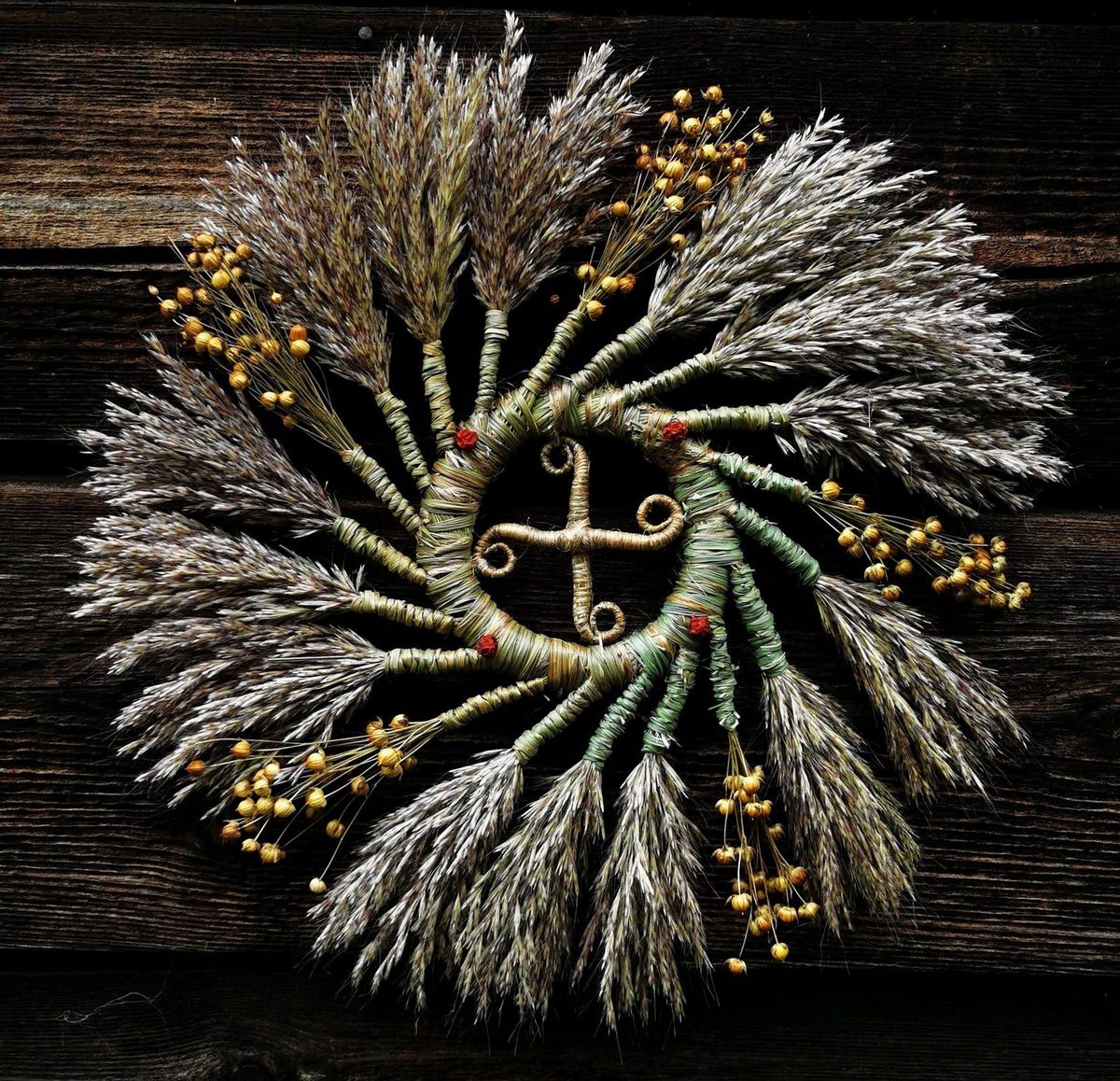 Плетение из травы-Гинтвиле Гедрайтене Плетение из травы-Гинтвиле Гедрайтене