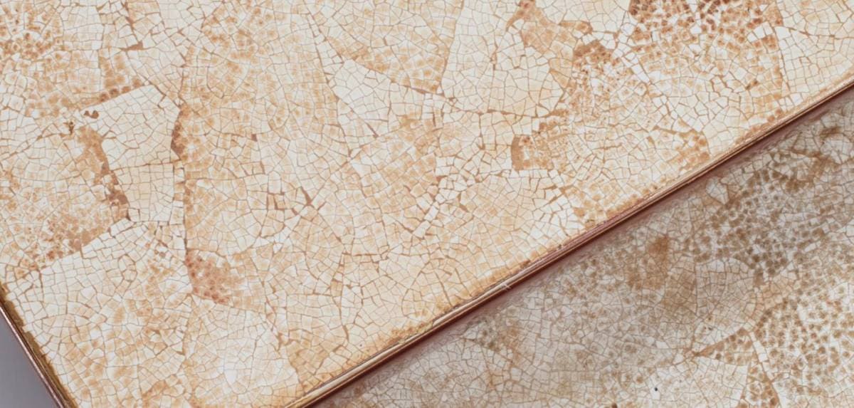 Приставной столик, ок. 1925 г, инкрустация яичной скорлупой