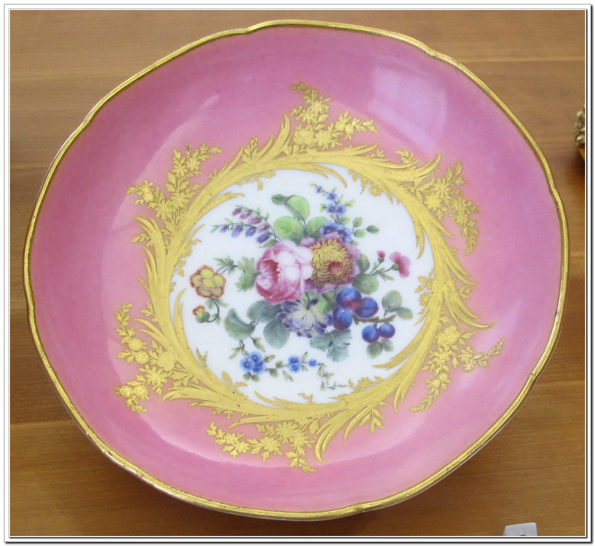 Розовый «Помпадур», фарфор и роза рококо