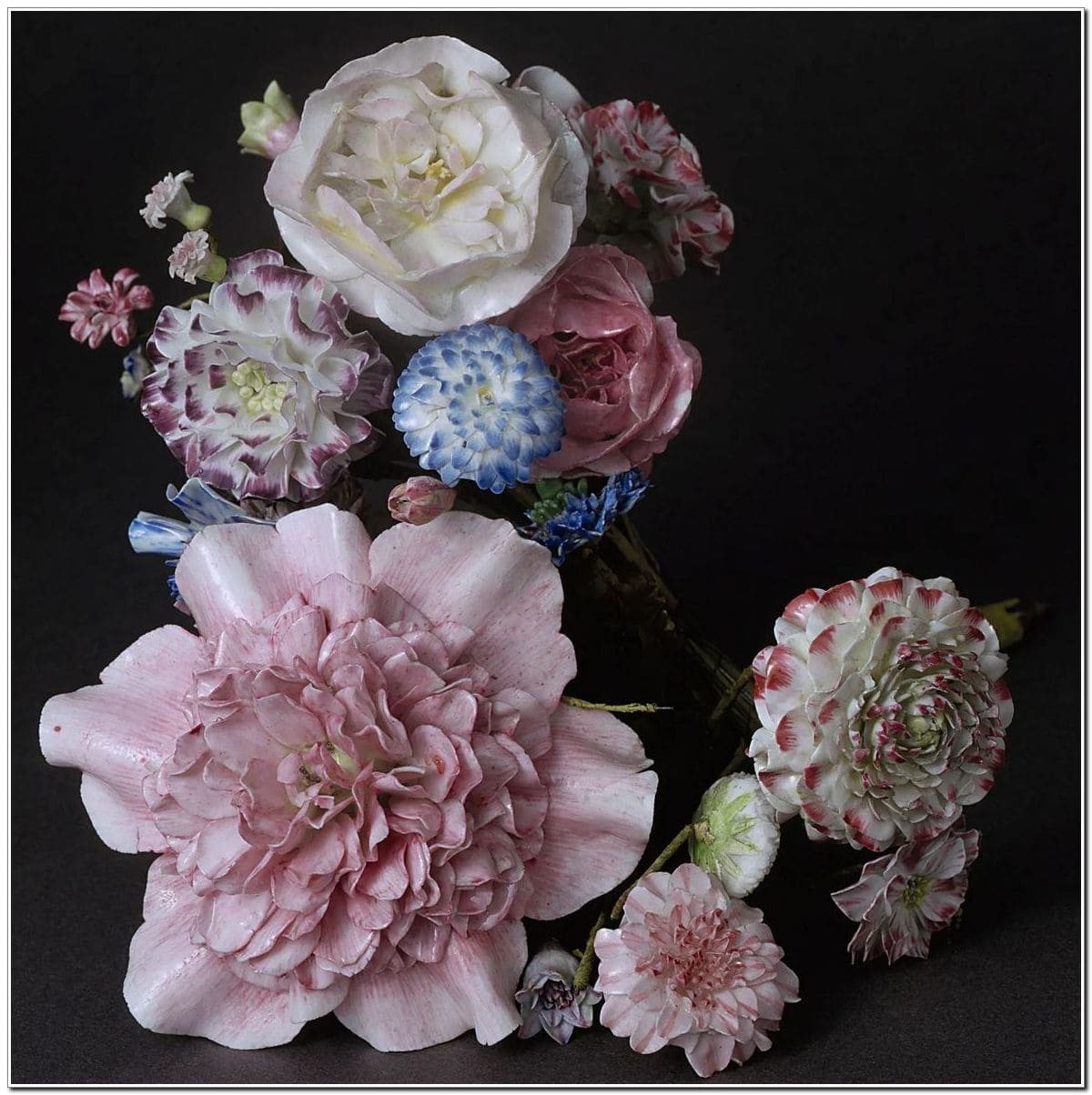 Розовая роза рококо