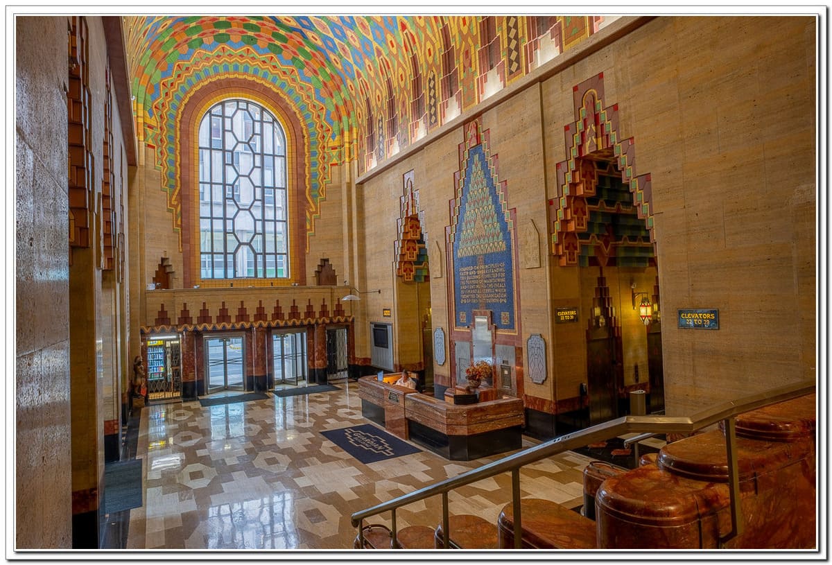 Вестибюль здания Guardian Building в Детройте в стиле Ар-деко