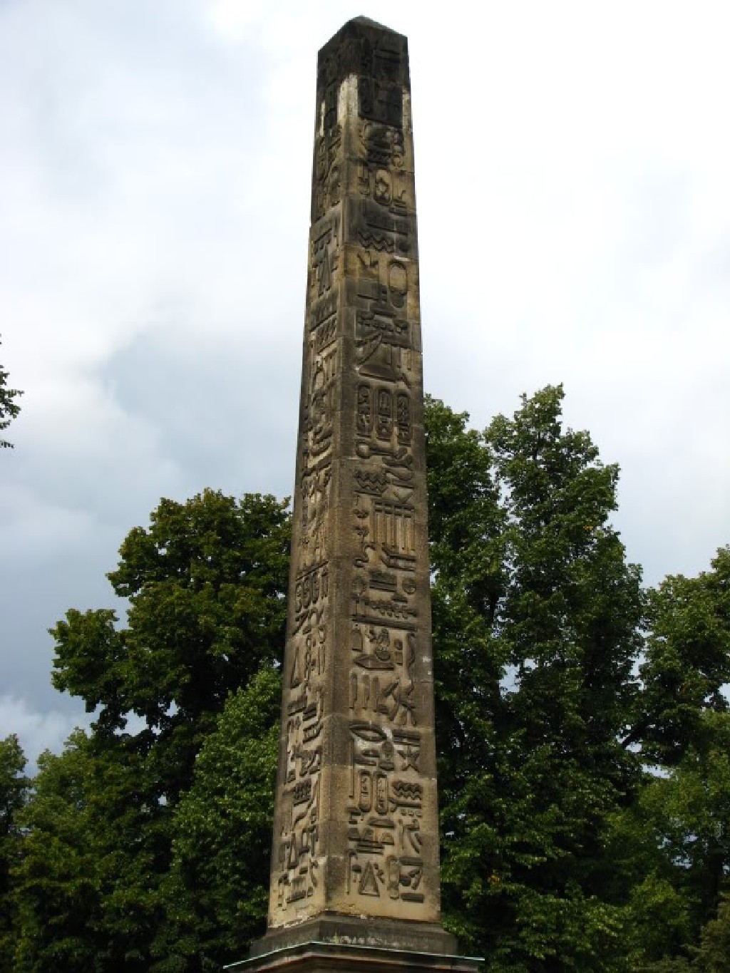 письмена на Египетском обелиске