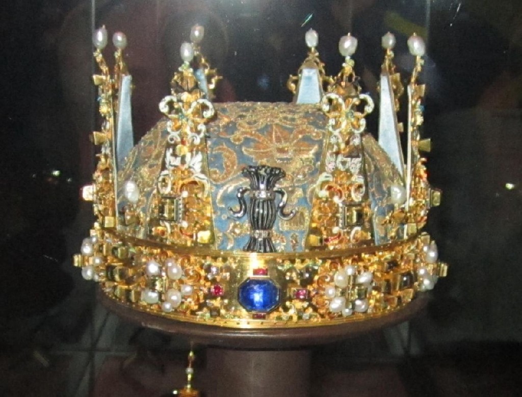 Этой короной короновался Густав третий.