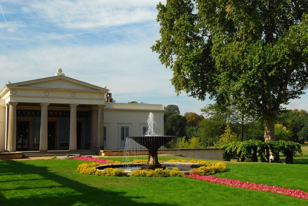 Задний, парковый вид дворца Шарлоттенхоф, с верхним фонтаном