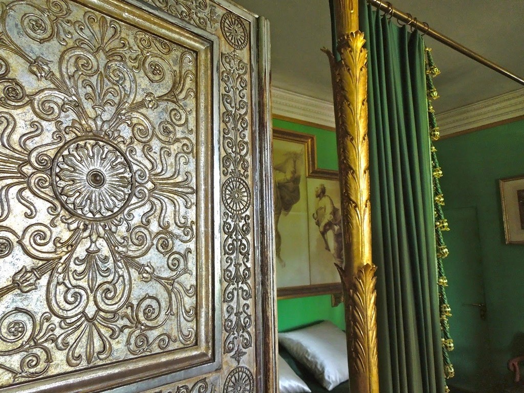 фрагмент отделки двери в спальню со стороны кабинета