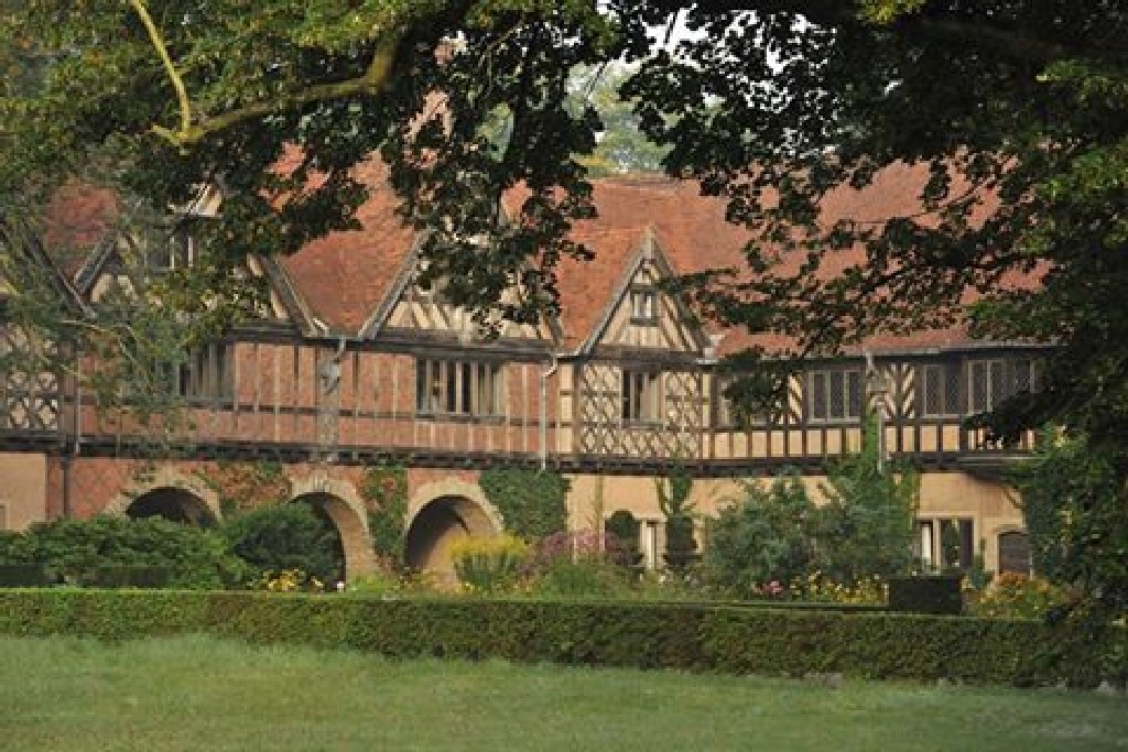 Боковой вид дворца, со стороны парка