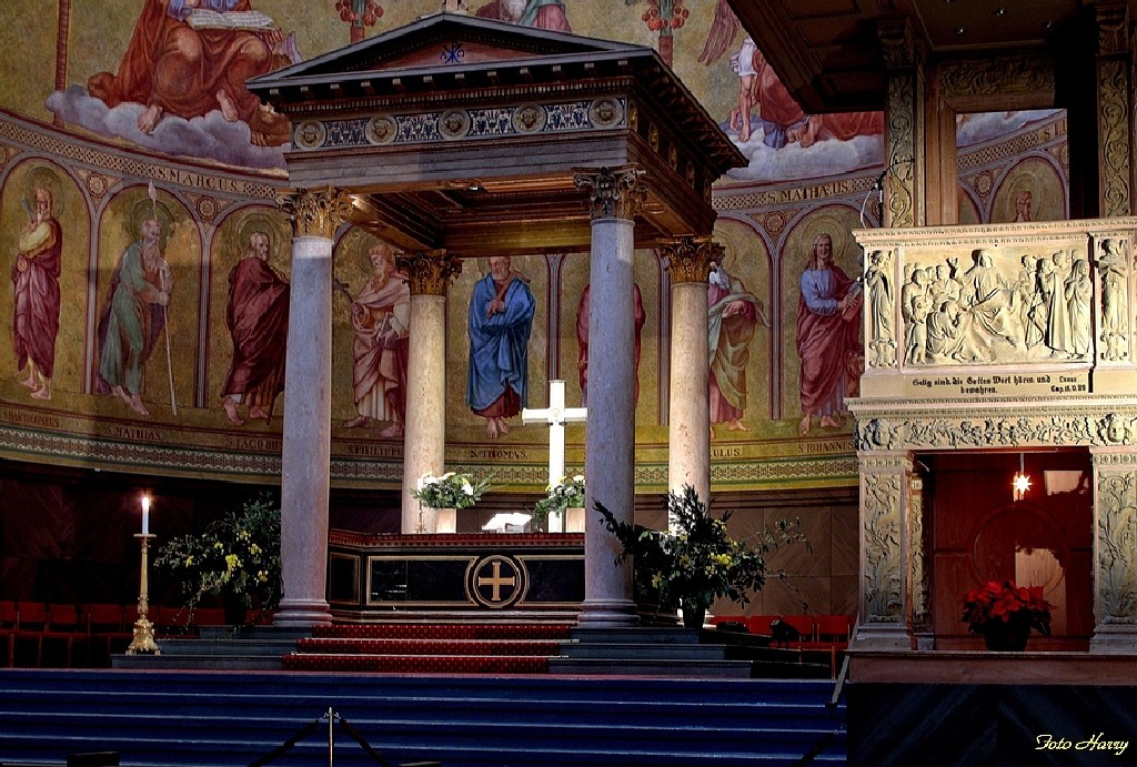 внутренний интерьер собора св. Николая, алтарная часть
